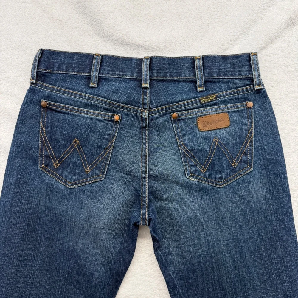 Wrangler 47 Jeans Mens 28x34 Blue Straight Leg Button Fly Made in USA Denim